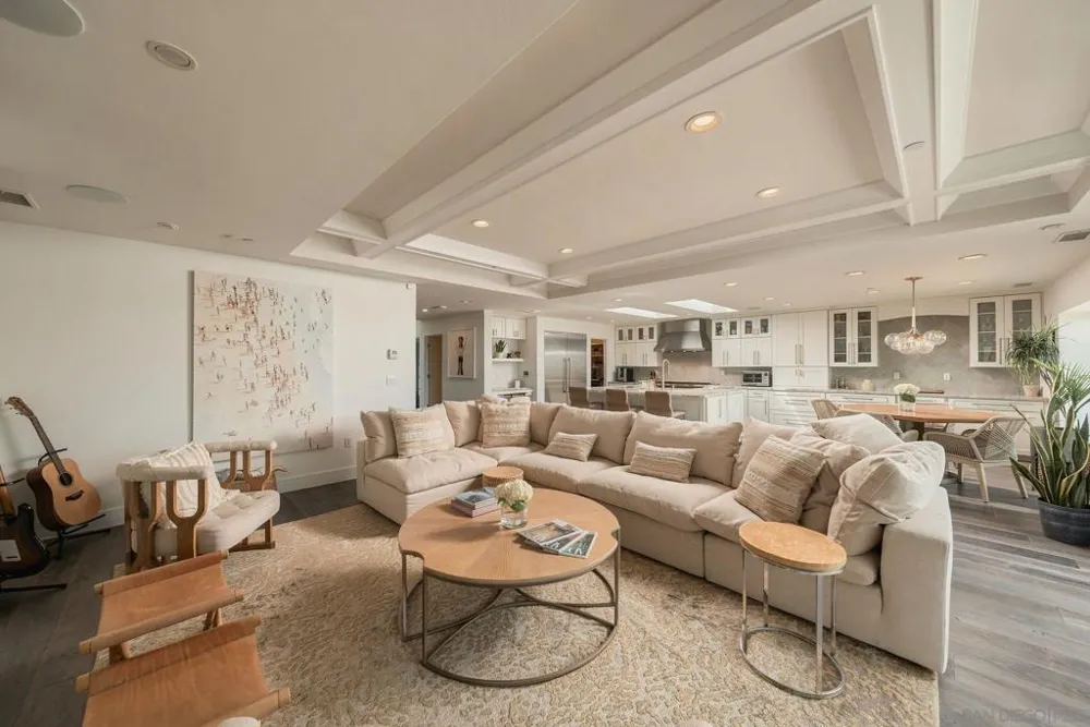 5431 Candlelight Drive La Jolla, CA 92037