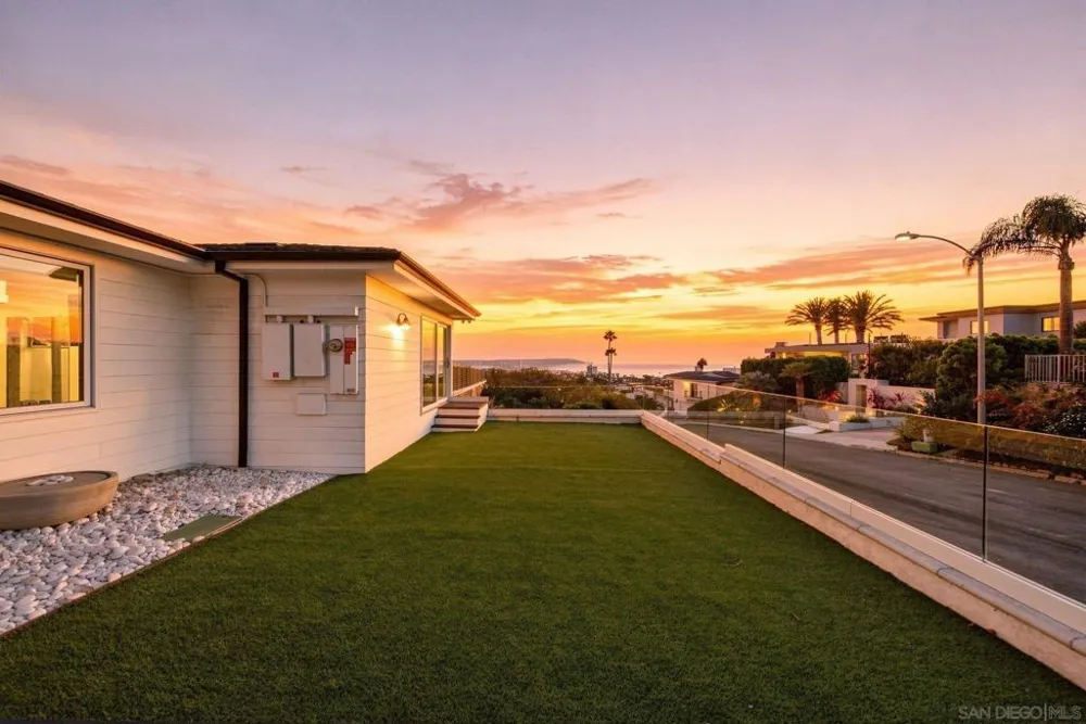 5431 Candlelight Drive La Jolla, CA 92037