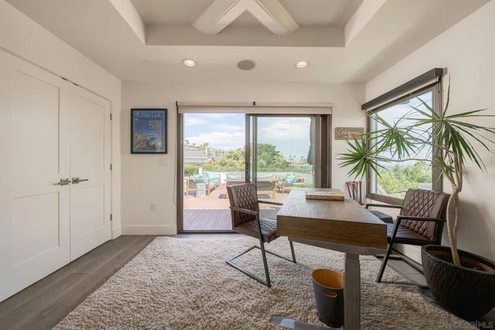5431 Candlelight Drive La Jolla, CA 92037