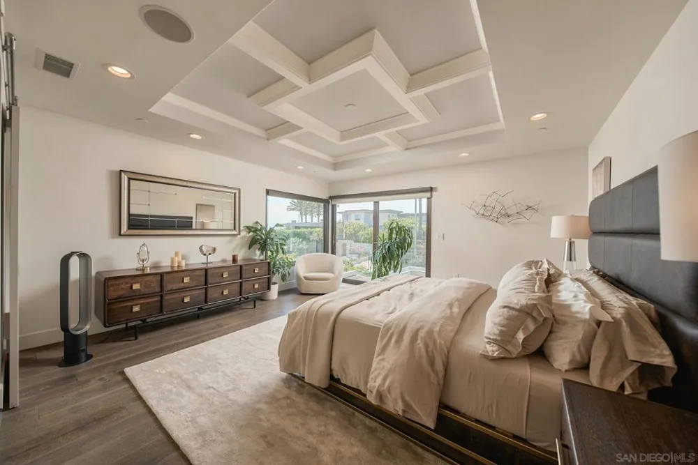 5431 Candlelight Drive La Jolla, CA 92037