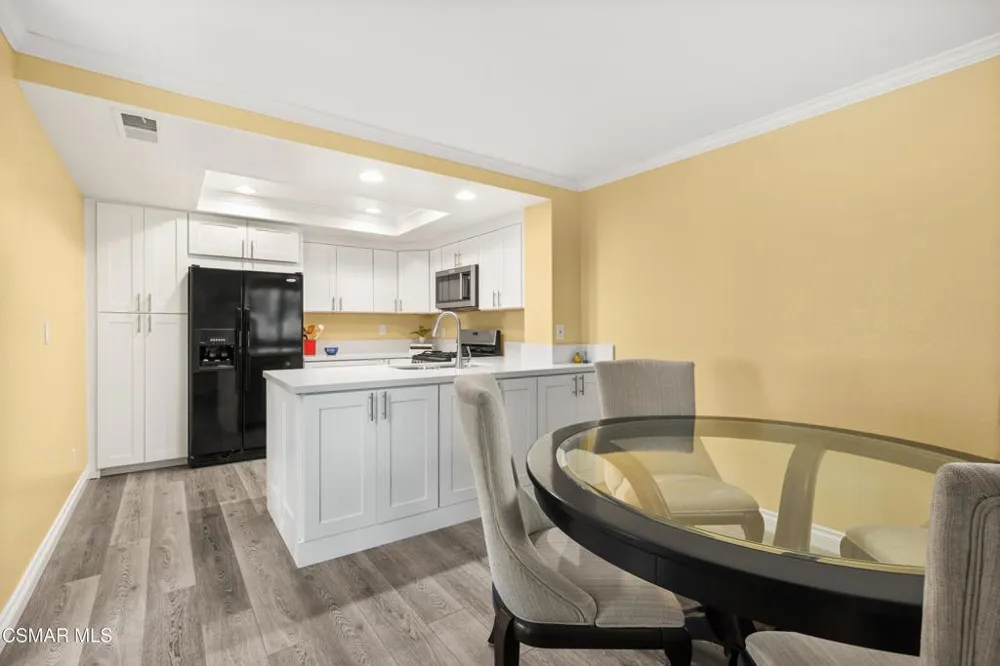 721 Blue Oak Avenue Thousand Oaks, CA 91320