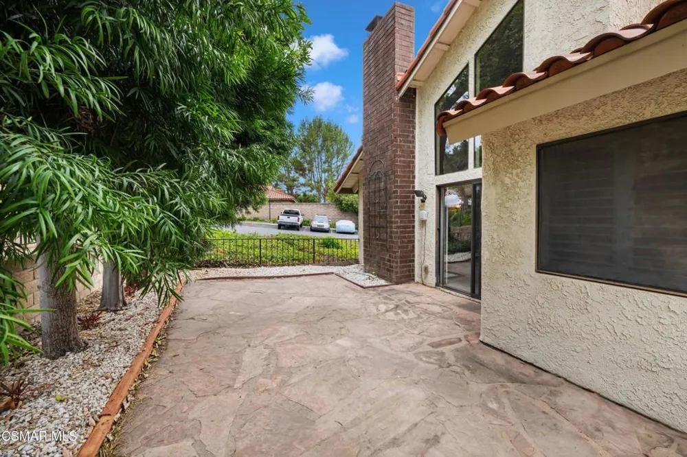 721 Blue Oak Avenue Thousand Oaks, CA 91320