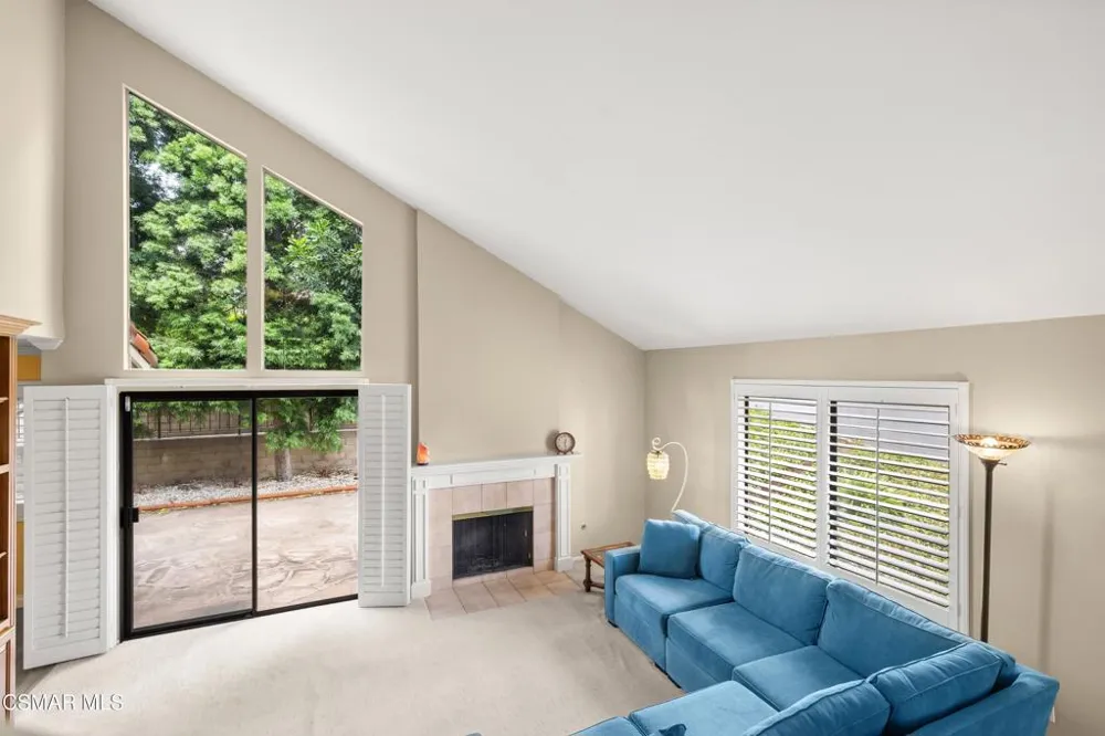 721 Blue Oak Avenue Thousand Oaks, CA 91320