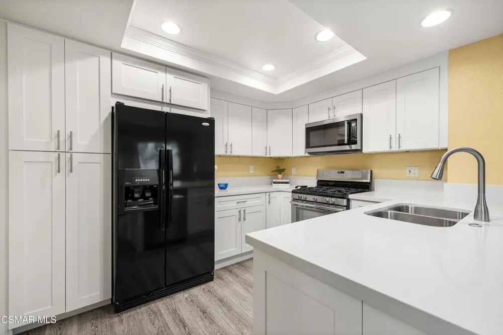721 Blue Oak Avenue Thousand Oaks, CA 91320