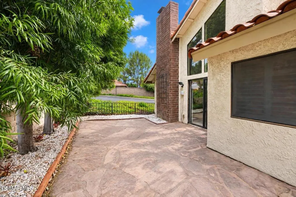 721 Blue Oak Avenue Thousand Oaks, CA 91320