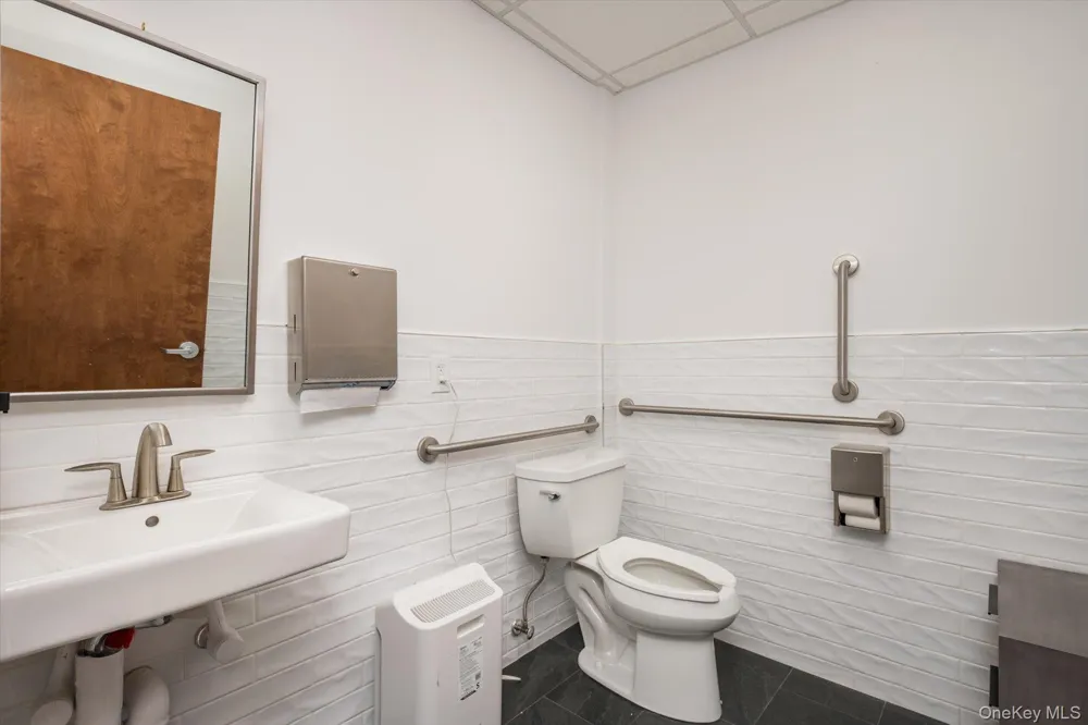 25 Willowdale Avenue #2ND FLOOR Port Washington, NY 11050