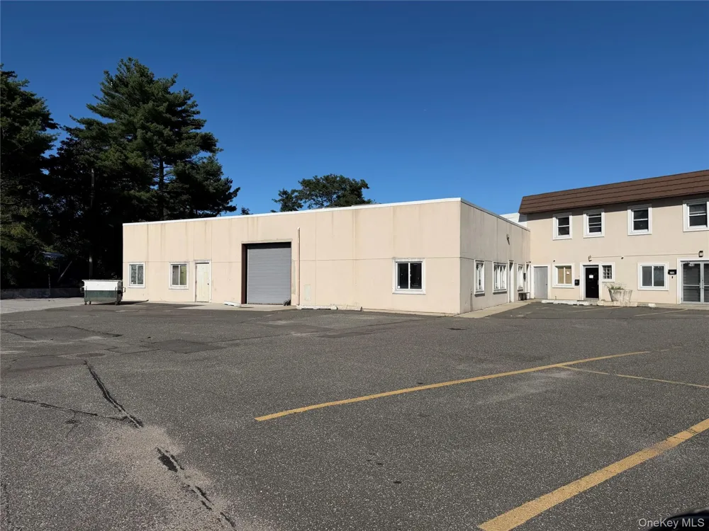 250 Old Country Rd W Hicksville, NY 11801