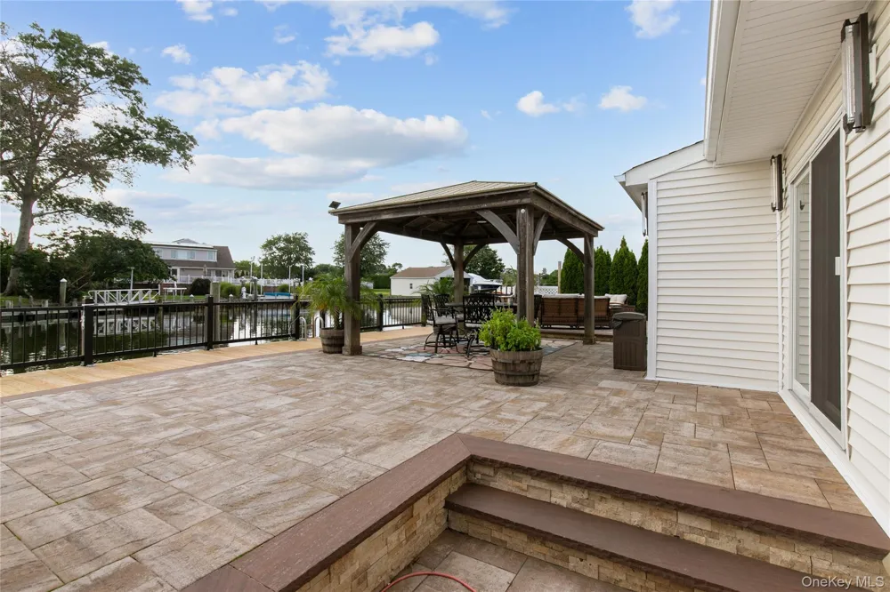 60 Alhambra Road Massapequa, NY 11758