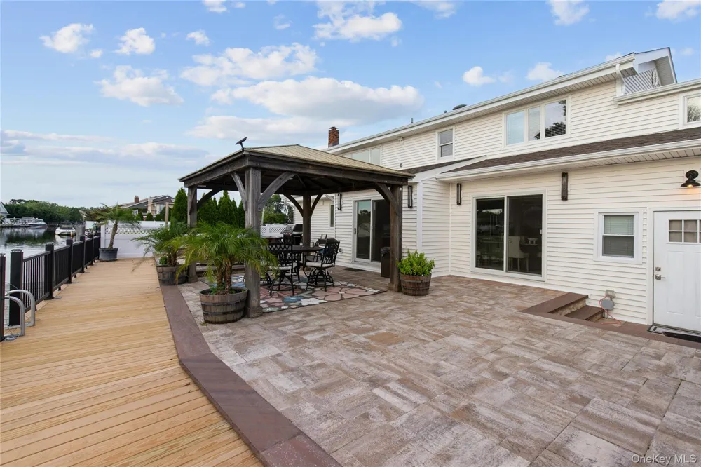 60 Alhambra Road Massapequa, NY 11758