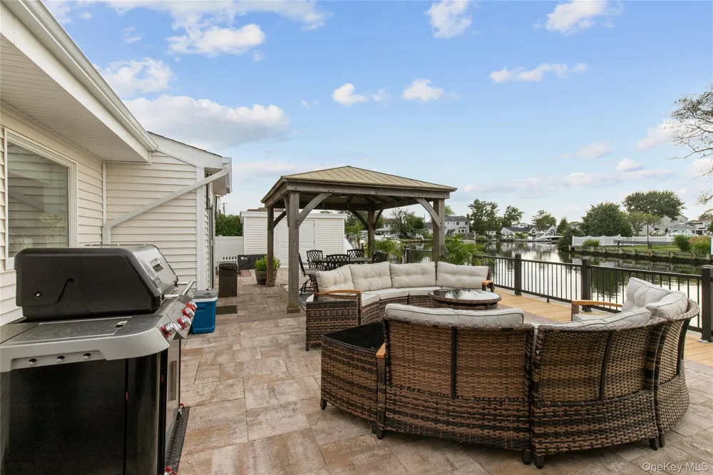 60 Alhambra Road Massapequa, NY 11758