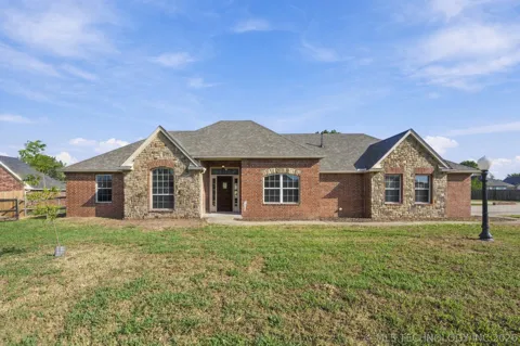 1113 W Dogwood Street