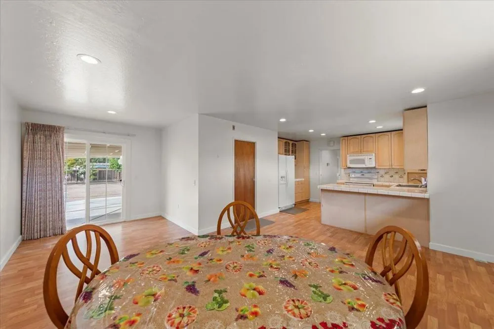 3191 El Sobrante Street Santa Clara, CA 95051