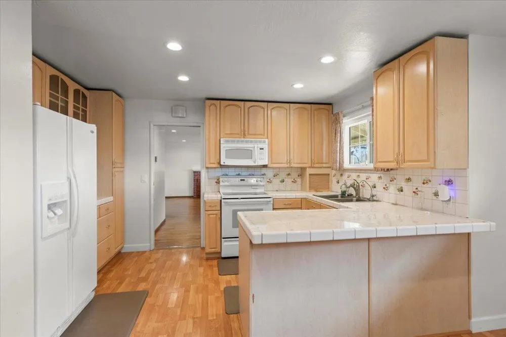 3191 El Sobrante Street Santa Clara, CA 95051