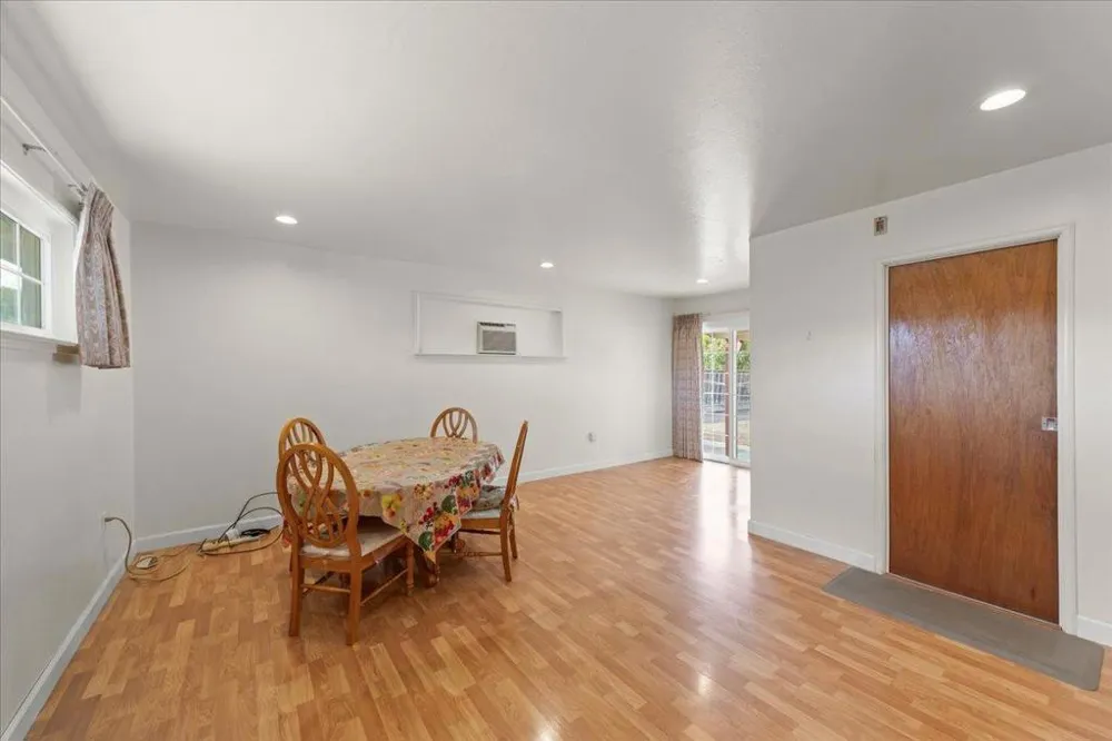 3191 El Sobrante Street Santa Clara, CA 95051