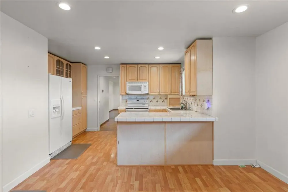 3191 El Sobrante Street Santa Clara, CA 95051