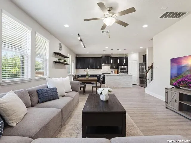 13203 BUCKTREE DR San Antonio, TX 78254