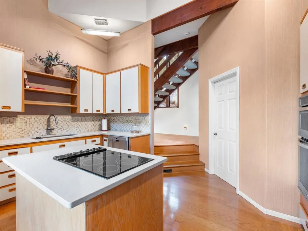 28338 Meadow Glen Way W Escondido, CA 92026