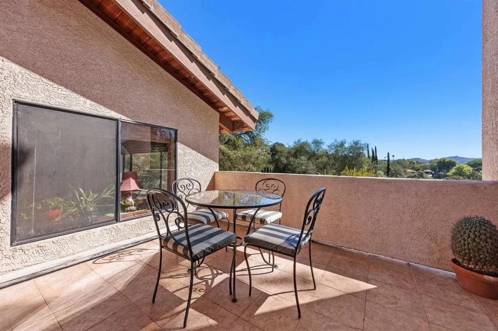 28338 Meadow Glen Way W Escondido, CA 92026