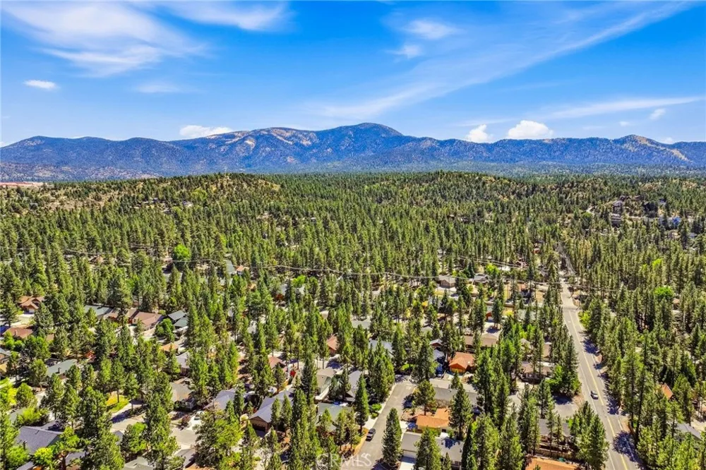 432 E Mountain View Boulevard Big Bear City, CA 92314