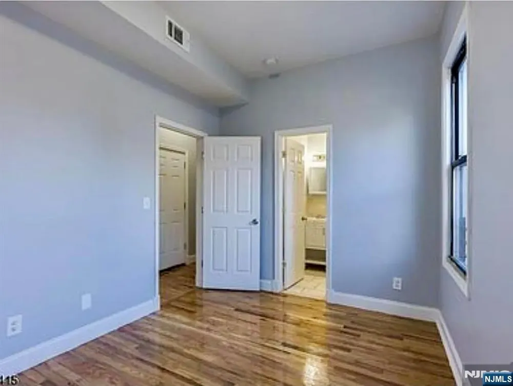 911 S 18th Street Newark, NJ 07108