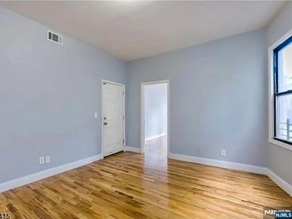 911 S 18th Street Newark, NJ 07108