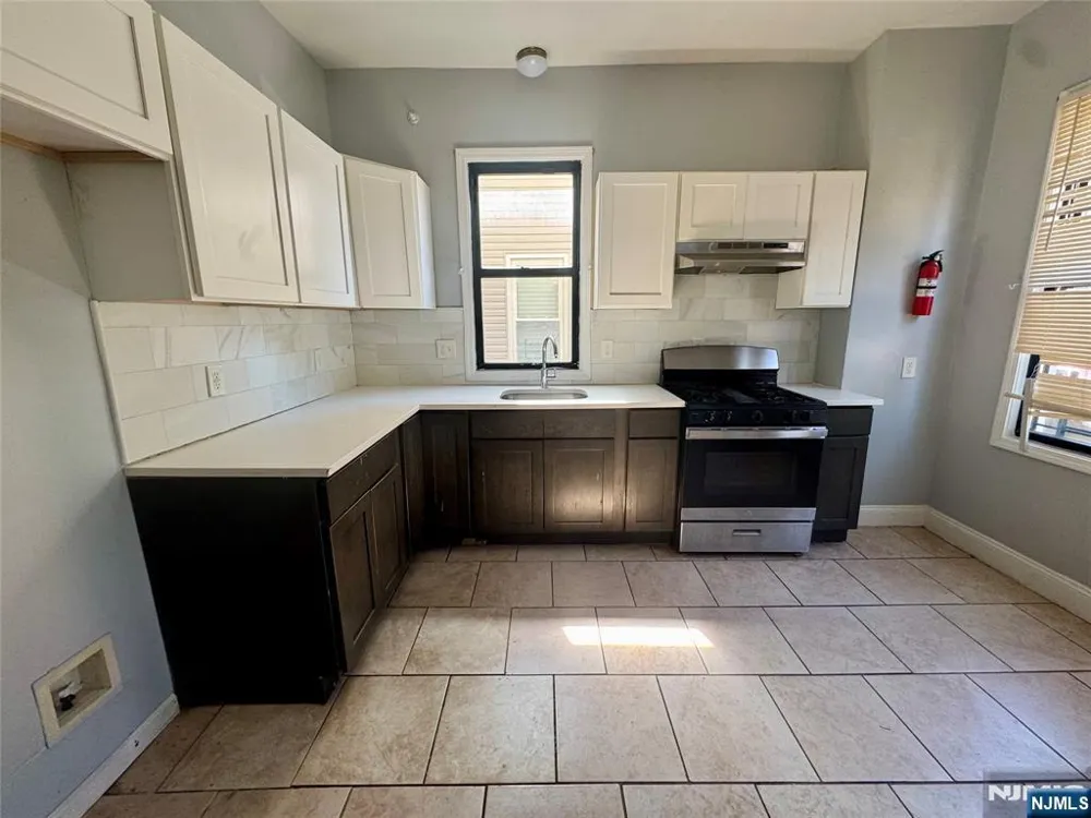 911 S 18th Street Newark, NJ 07108