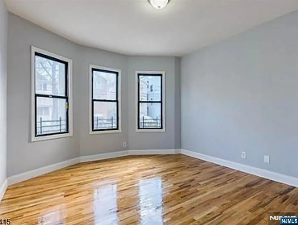 911 S 18th Street Newark, NJ 07108
