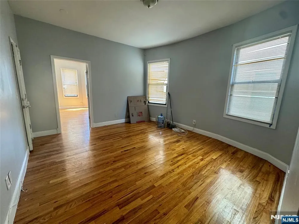 911 S 18th Street Newark, NJ 07108
