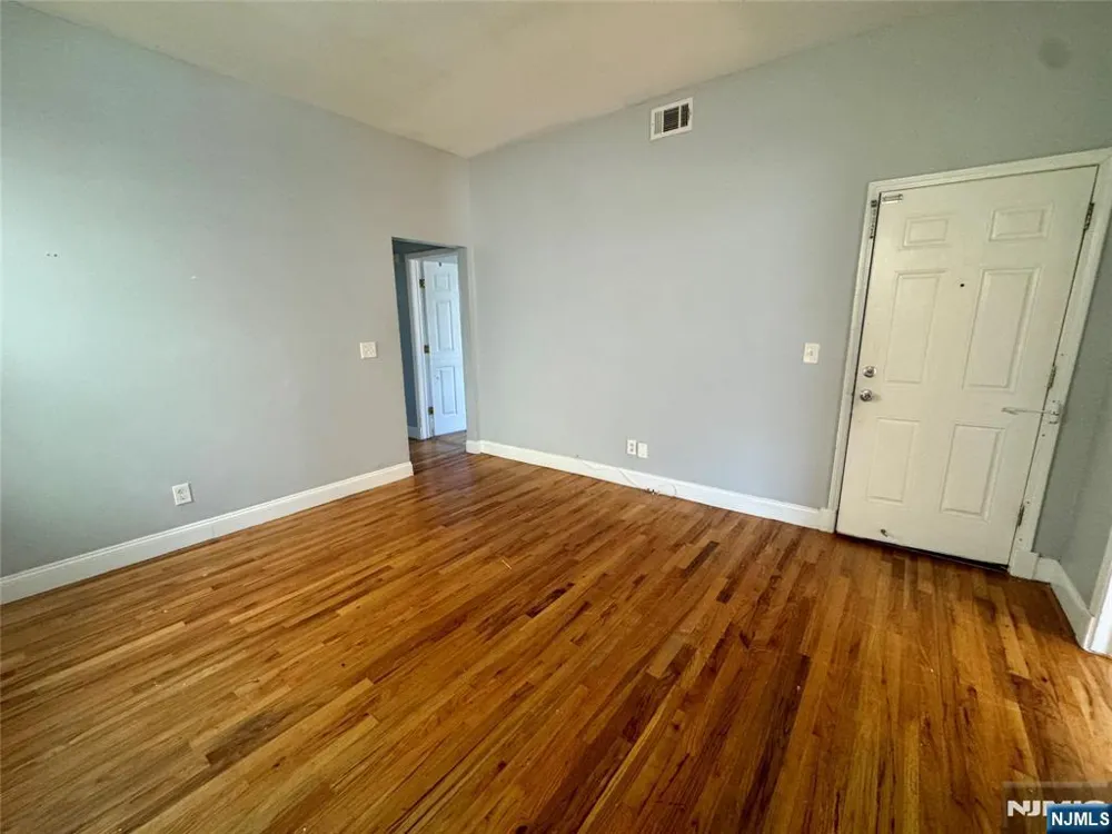 911 S 18th Street Newark, NJ 07108
