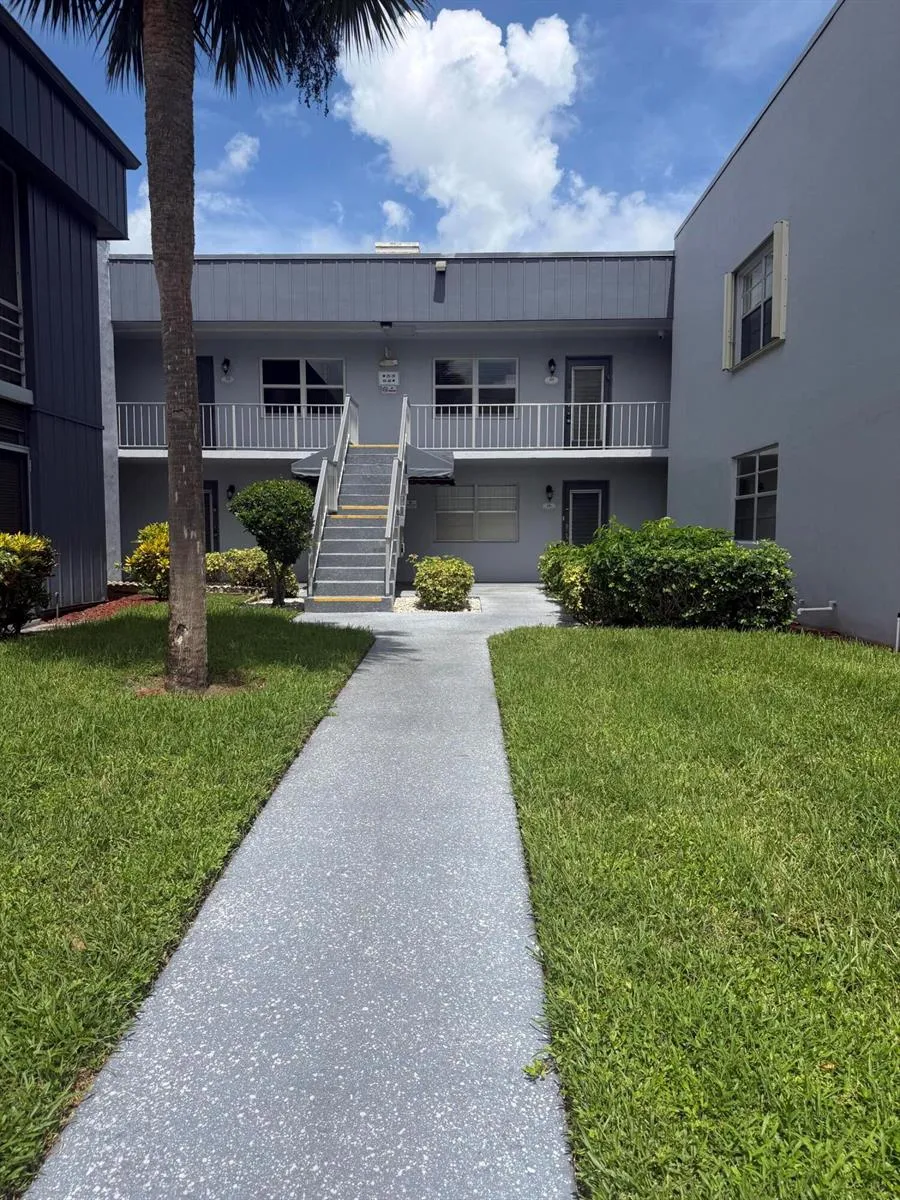 17 Burgundy A Delray Beach, FL 33484