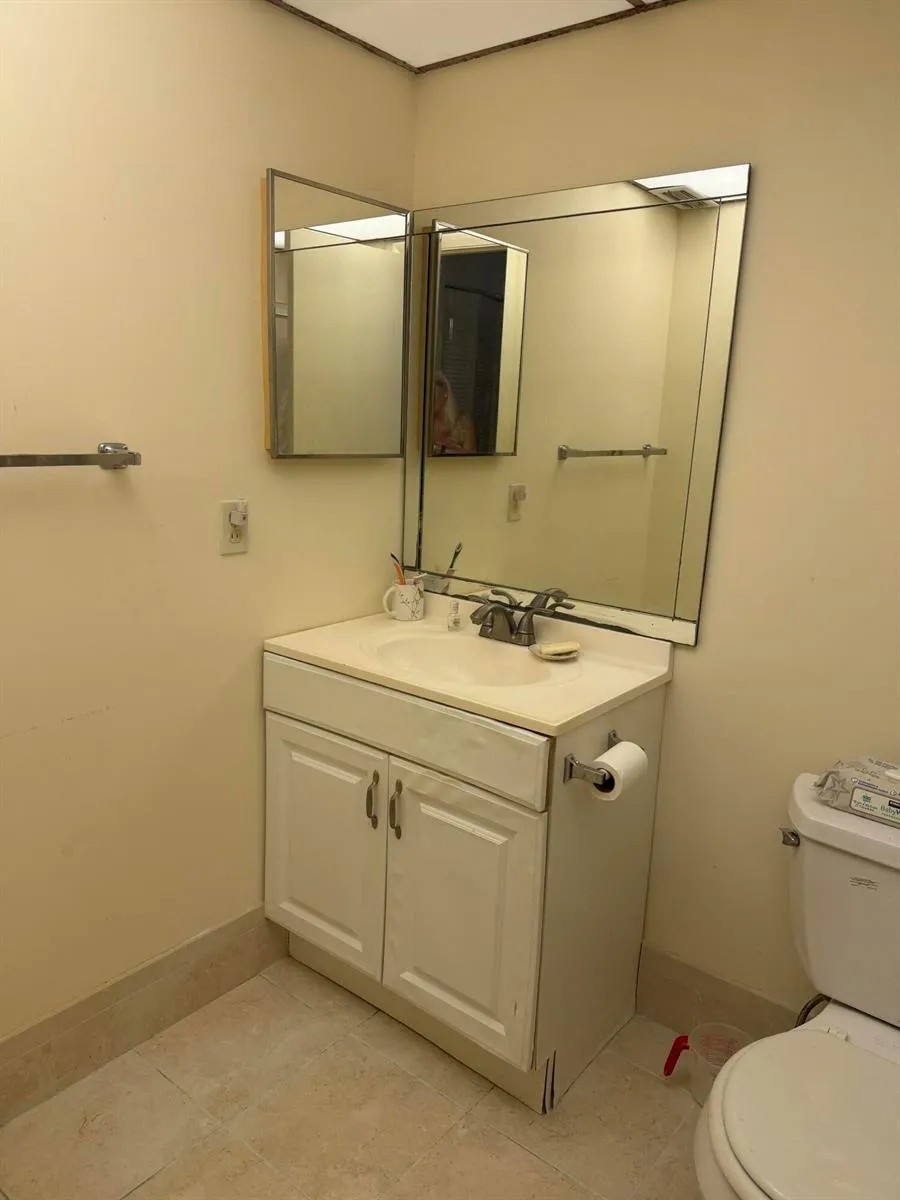 17 Burgundy A Delray Beach, FL 33484