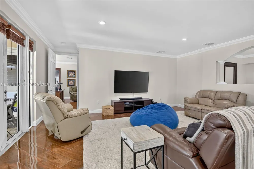 8210 Phoenician Court Davie, FL 33328