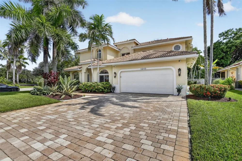 8210 Phoenician Court Davie, FL 33328
