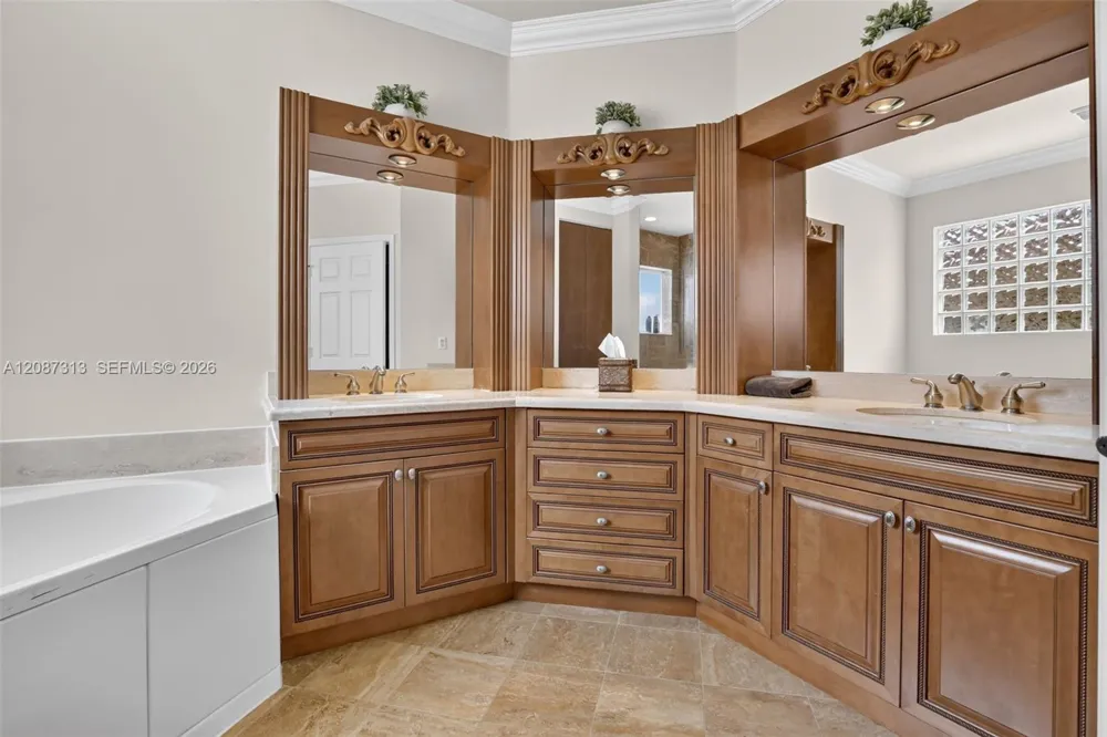 8210 Phoenician Court Davie, FL 33328