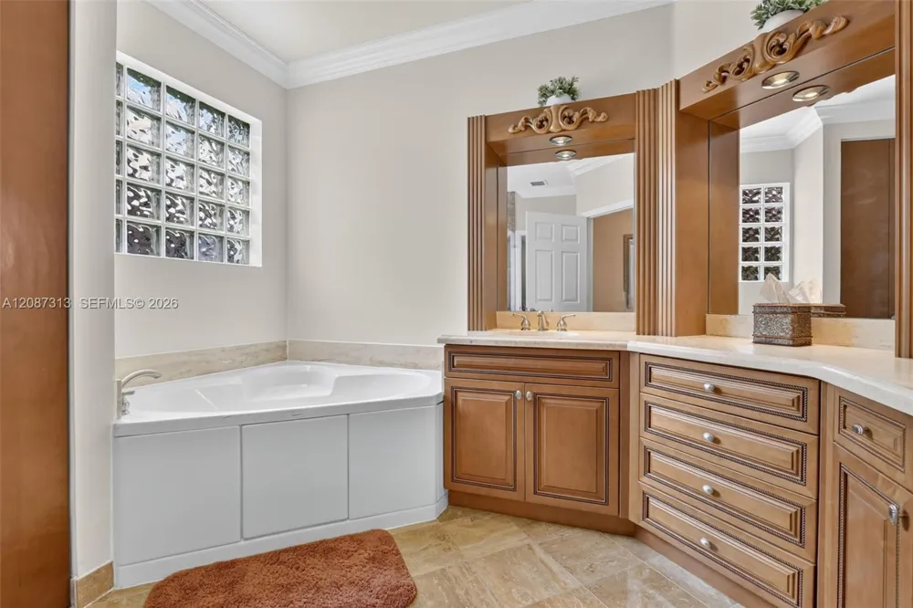 8210 Phoenician Court Davie, FL 33328
