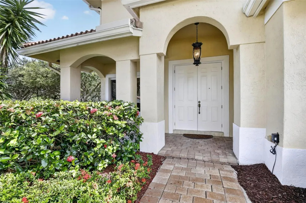 8210 Phoenician Court Davie, FL 33328
