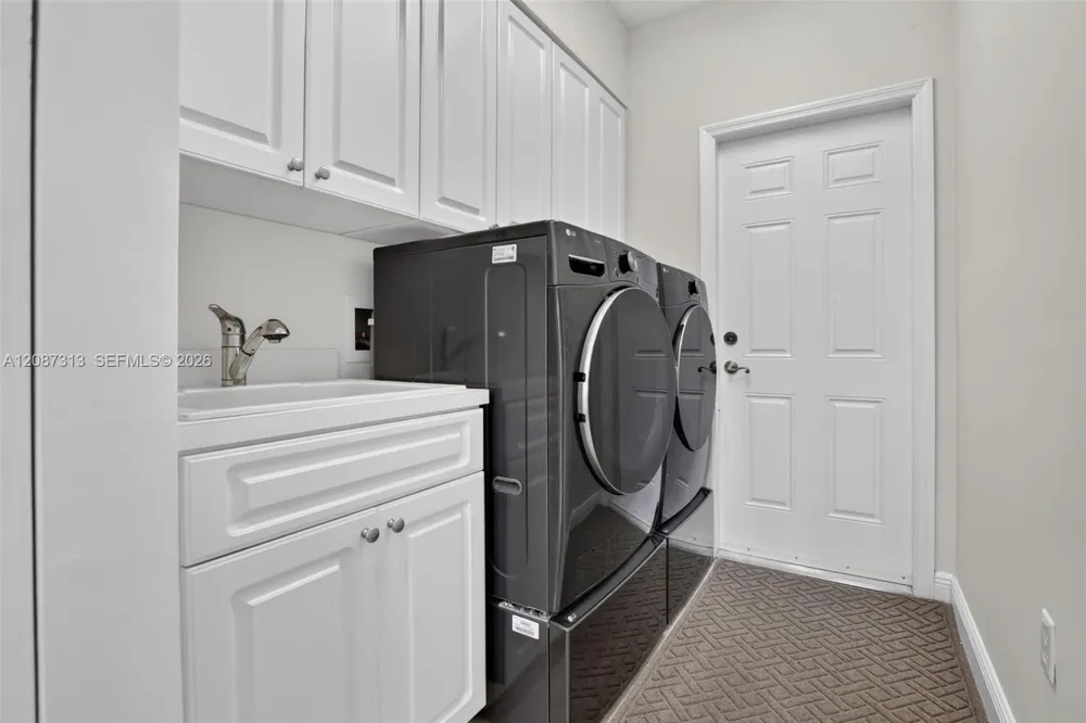 8210 Phoenician Court Davie, FL 33328