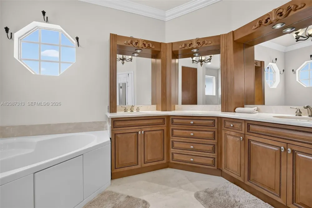 8210 Phoenician Court Davie, FL 33328