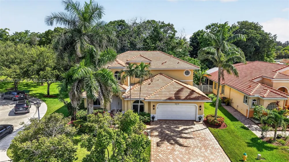 8210 Phoenician Court Davie, FL 33328