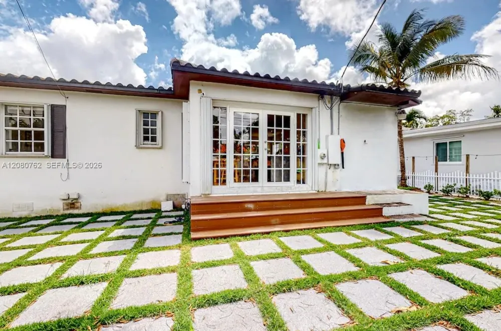5751 SW 11th St West Miami, FL 33144