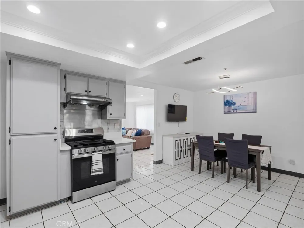 512 E 8th Street Pomona, CA 91766