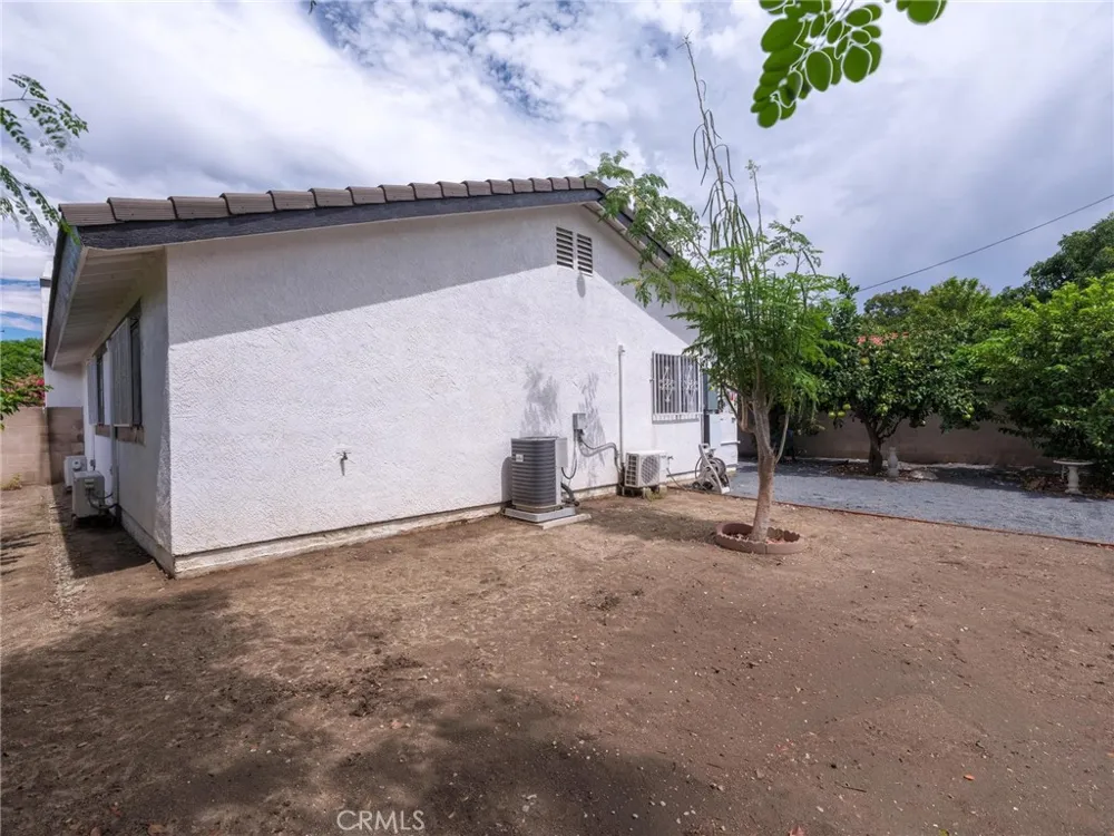 512 E 8th Street Pomona, CA 91766