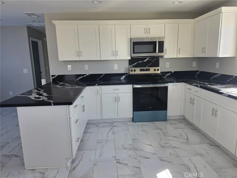 419 W Devonshire Avenue Hemet, CA 92543