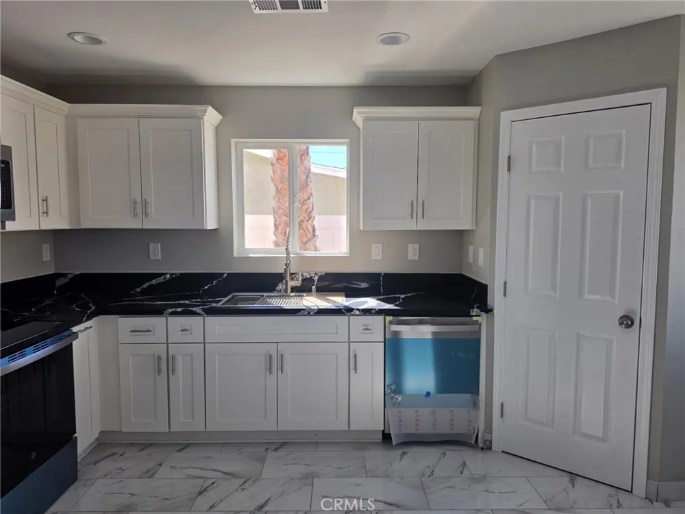 419 W Devonshire Avenue Hemet, CA 92543