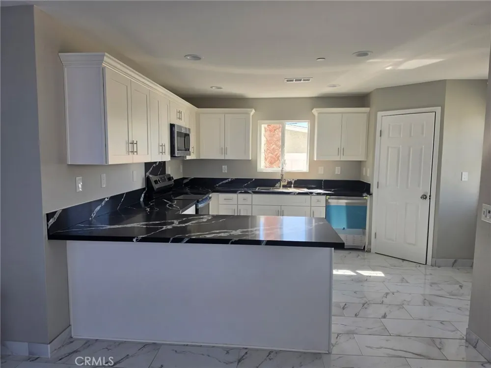419 W Devonshire Avenue Hemet, CA 92543