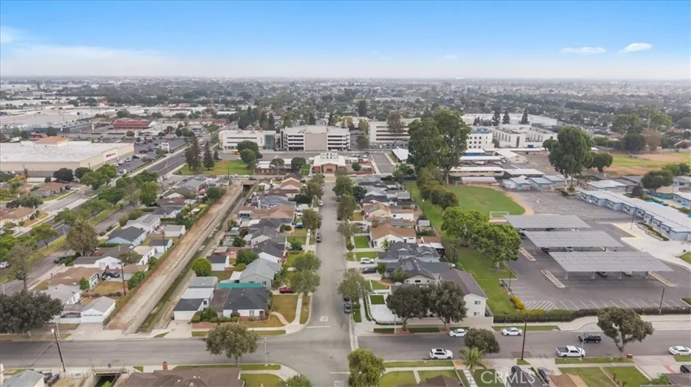 5618 Verdura Lakewood, CA 90712