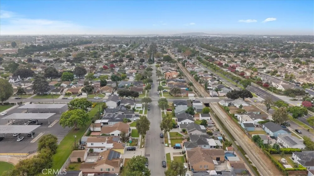 5618 Verdura Lakewood, CA 90712