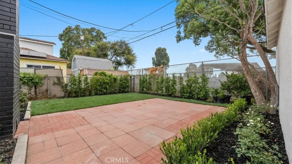 5618 Verdura Lakewood, CA 90712