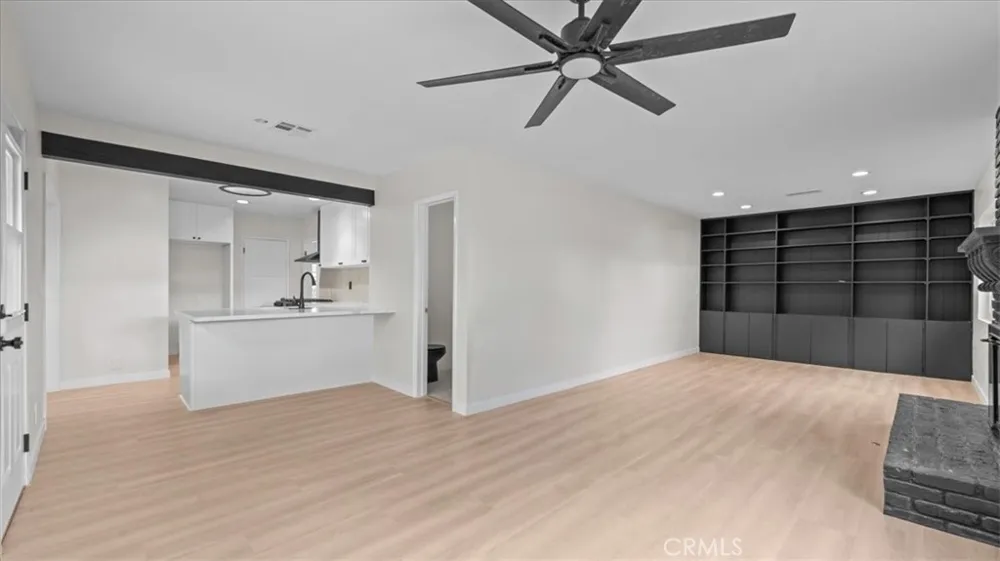 5618 Verdura Lakewood, CA 90712