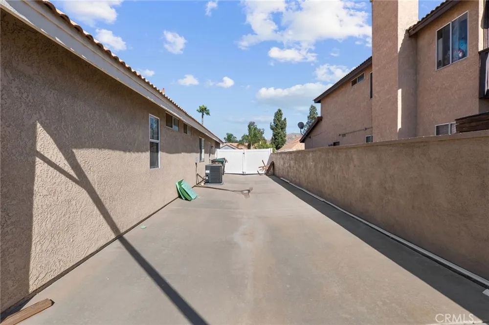 16053 Nippet Lane Moreno Valley, CA 92551